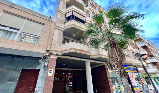 Apartment / flat - Resale - Torrevieja - Centro