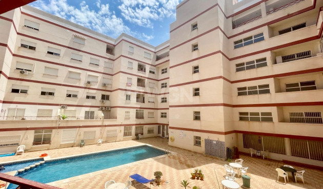 Apartment / flat - Resale - Torrevieja - Centro