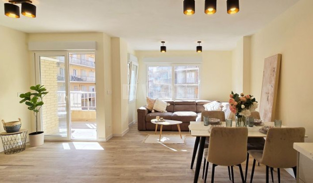 Apartment / flat - Resale - Torrevieja - Centro