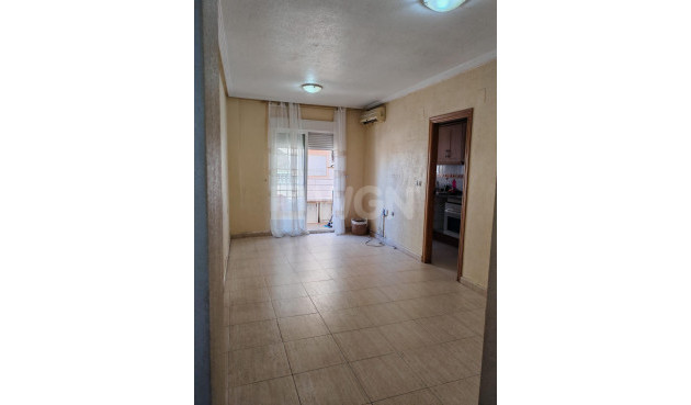Apartment / flat - Resale - Torrevieja - Centro