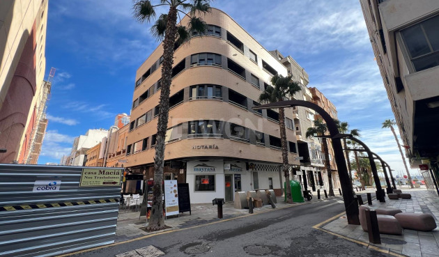 Apartment / flat - Resale - Torrevieja - Centro