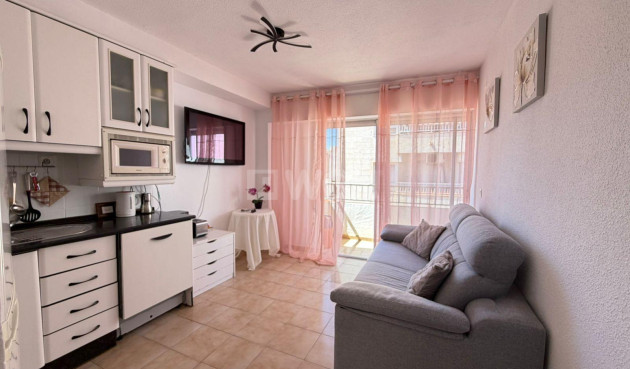 Apartment / flat - Resale - Torrevieja - Centro