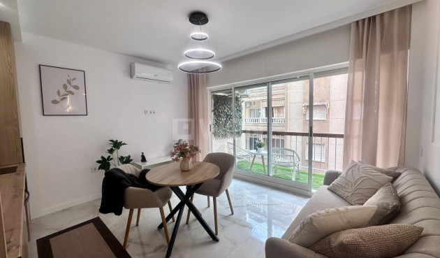 Apartment / flat - Resale - Torrevieja - Estacion De Autobuses