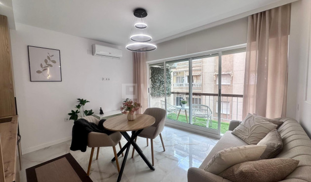 Apartment / flat - Resale - Torrevieja - Estacion De Autobuses