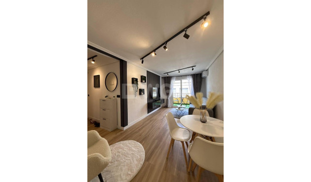 Apartment / flat - Resale - Torrevieja - Playa del Cura