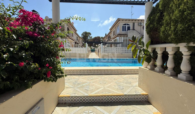 Bungalow - Odsprzedaż - Torrevieja - Punta Prima