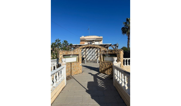 Commercial - Resale - Las Fillipinas - Las Fillipinas