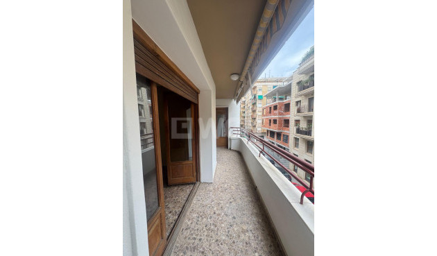 Mieszkanie w bloku - Odsprzedaż - Orihuela - Zona Centro