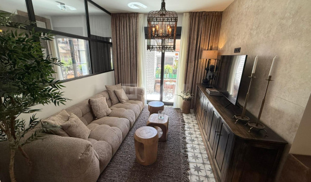 Mieszkanie w bloku - Odsprzedaż - Torrevieja - Estacion De Autobuses