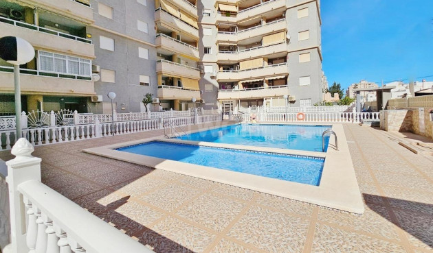 Mieszkanie w bloku - Odsprzedaż - Torrevieja - Nueva Torrevieja