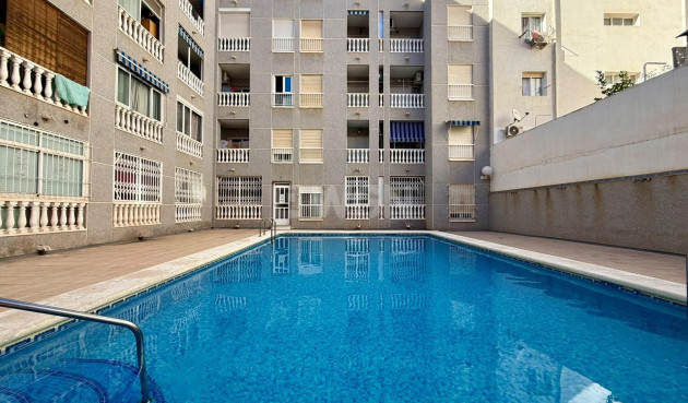 Mieszkanie w bloku - Odsprzedaż - Torrevieja - Playa de los Locos