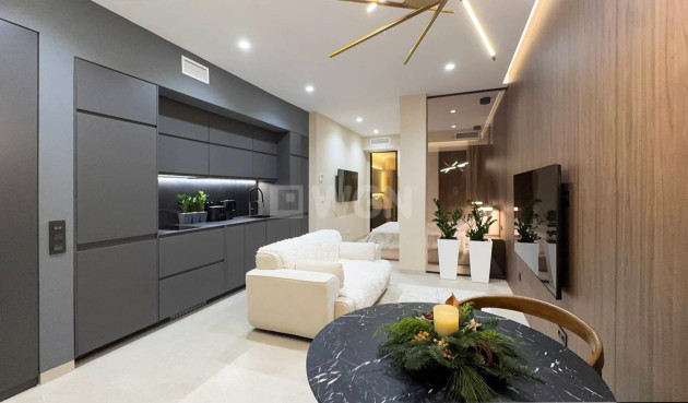 Mieszkanie w bloku - Odsprzedaż - Torrevieja - Playa de los Locos