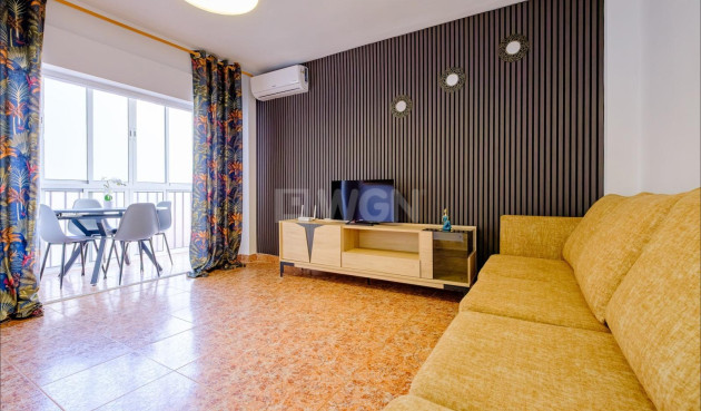 Mieszkanie w bloku - Odsprzedaż - Torrevieja - Playa del Cura