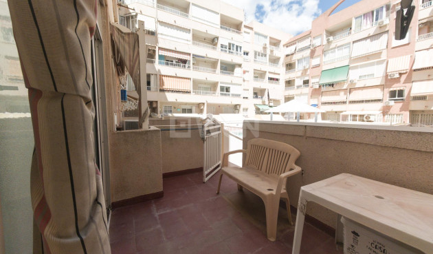 Mieszkanie w bloku - Odsprzedaż - Torrevieja - Playa del Cura