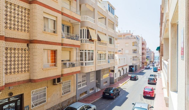 Mieszkanie w bloku - Odsprzedaż - Torrevieja - Playa del Cura