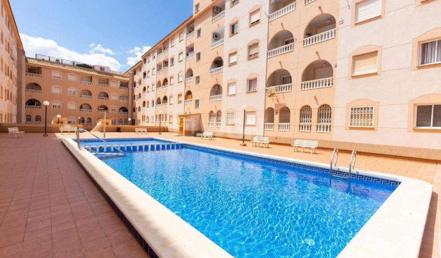 Mieszkanie w bloku - Odsprzedaż - Torrevieja - Playa del Cura