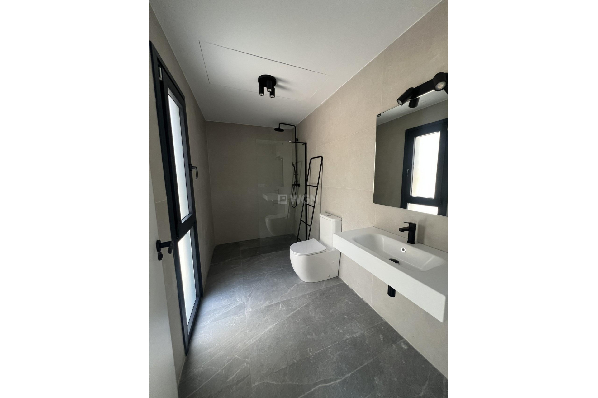 Neue Gebäude - Stadthaus - Polop - PAU1