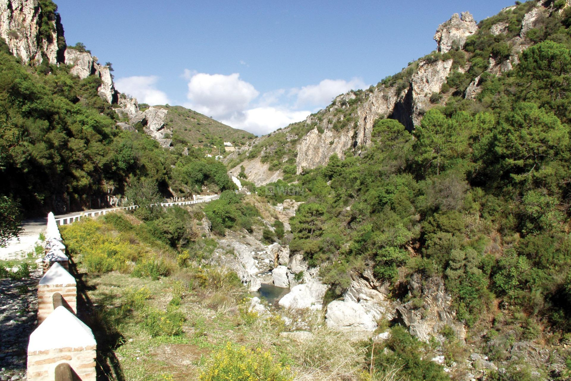 Nowy budynek - Daszek - Benahavís - pueblo