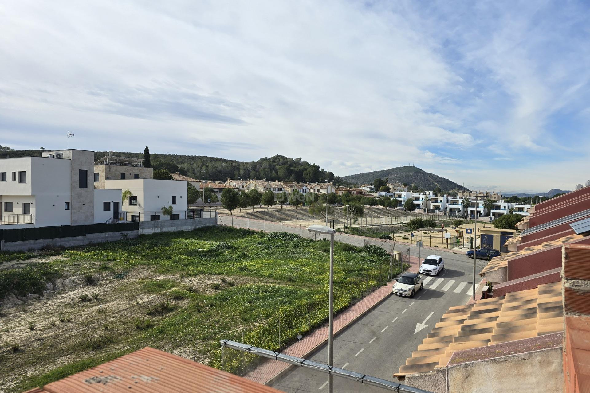 Nowy budynek - Kamienica - Bigastro - pueblo