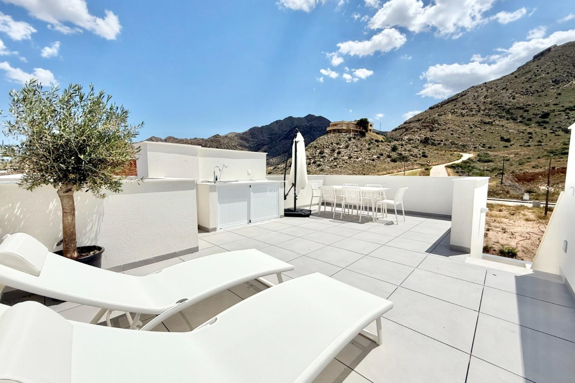 Nowy budynek - Kamienica - Cox - San Fernando