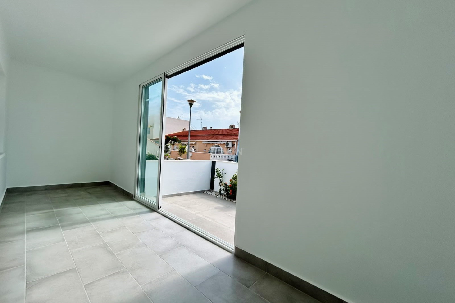 Odsprzedaż - Bungalow - La Siesta - Costa Blanca