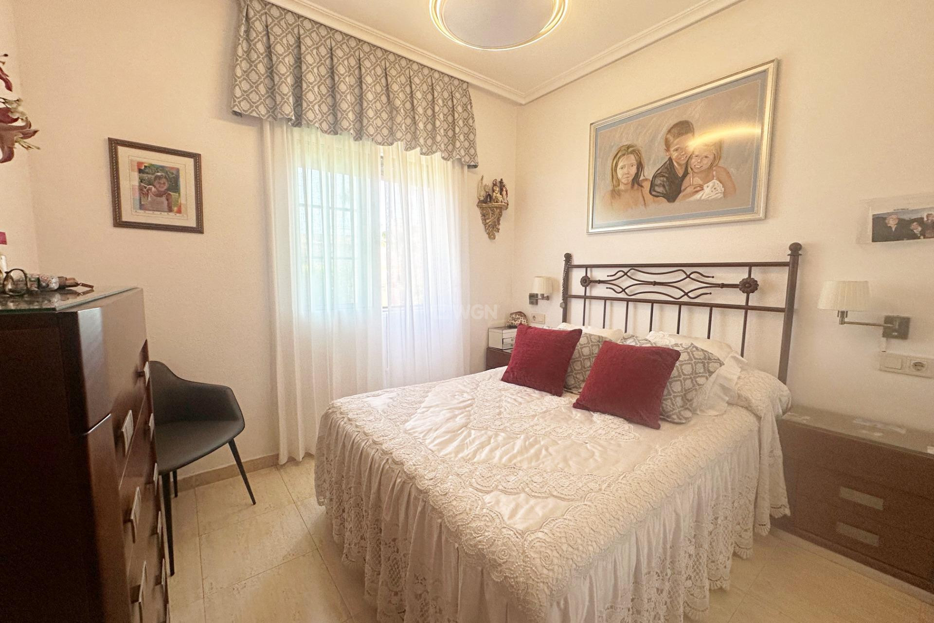 Odsprzedaż - Bungalow - Torrevieja - aguas nuevas