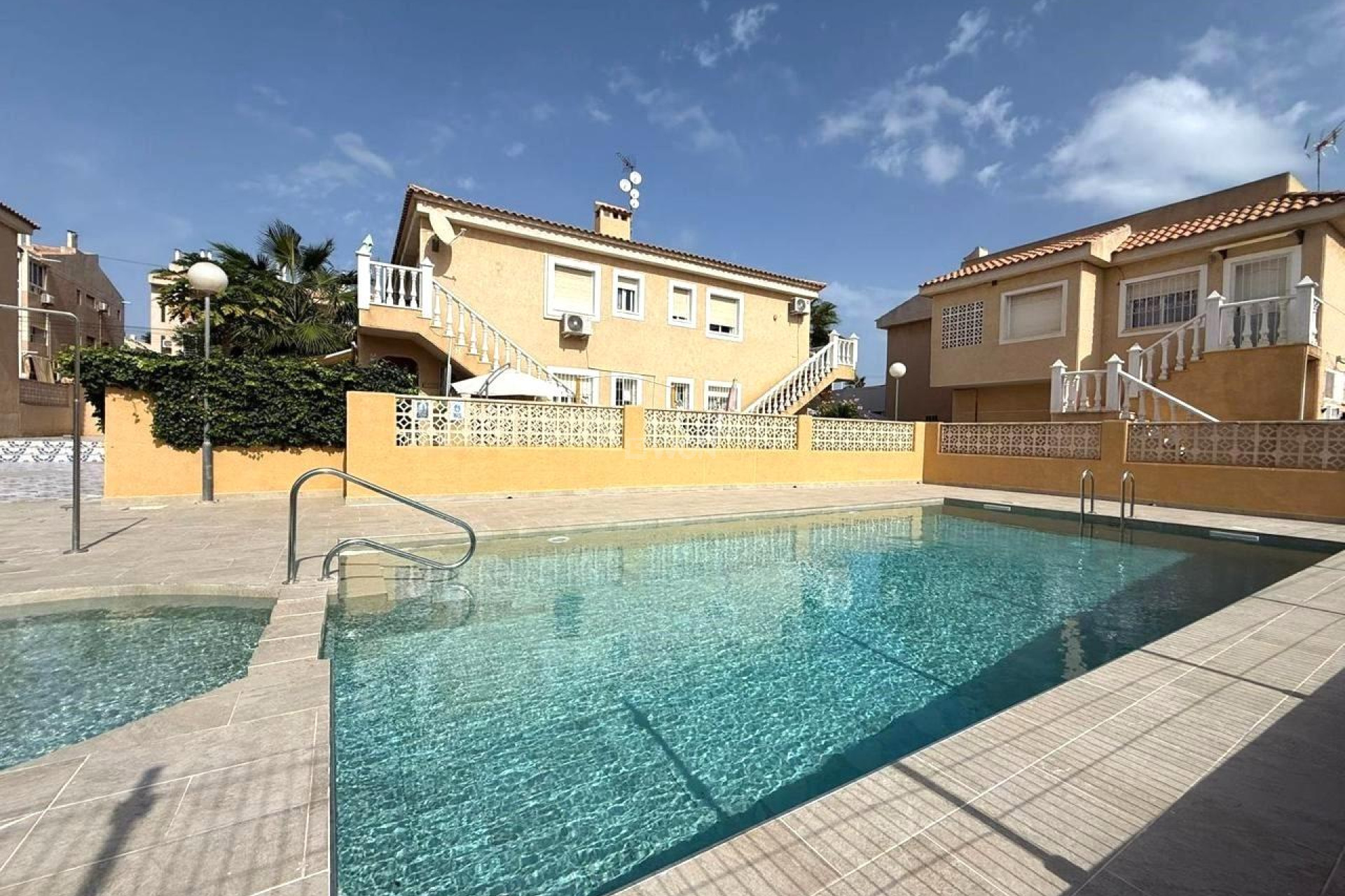 Odsprzedaż - Bungalow - Torrevieja - Los Frutales