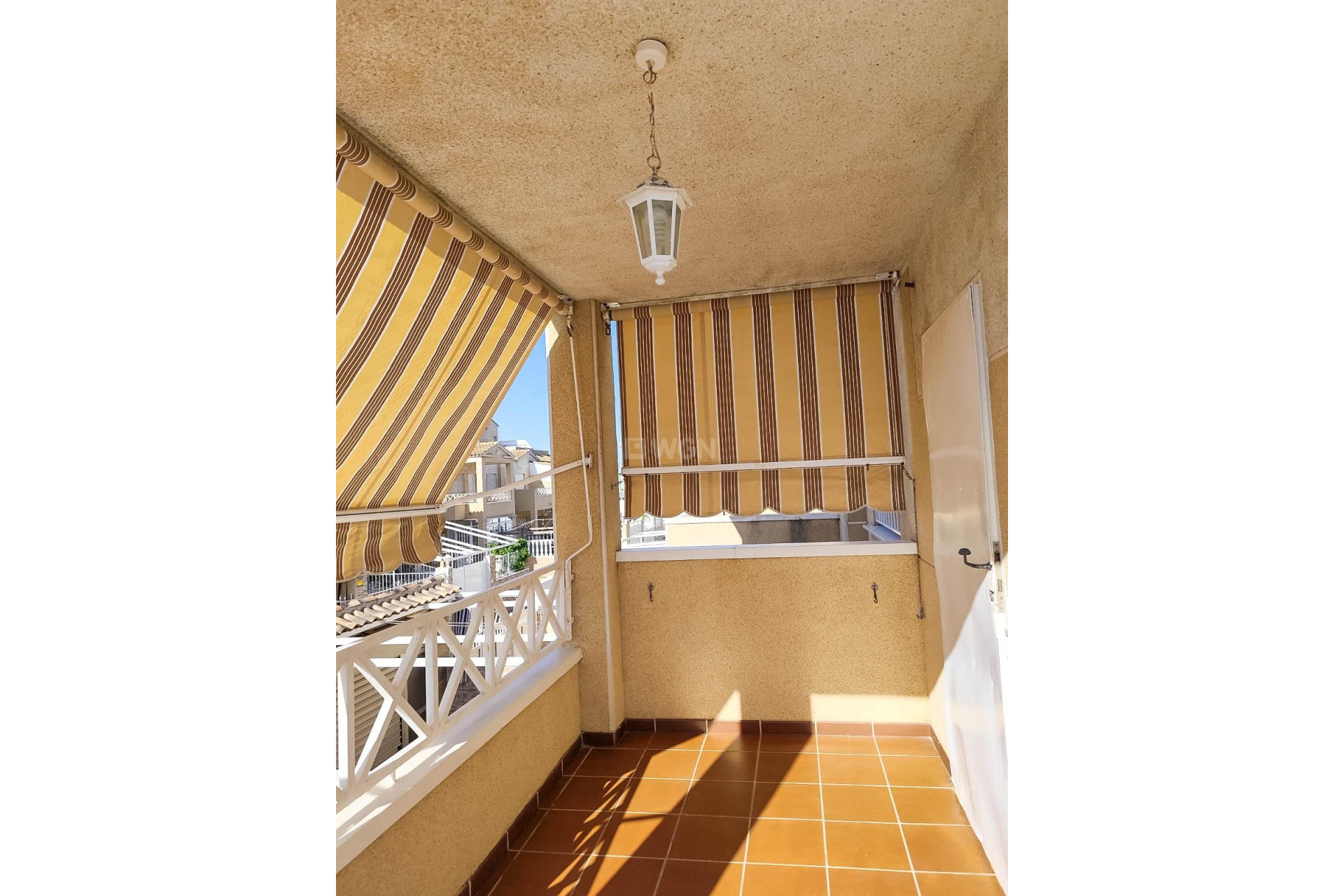 Odsprzedaż - Bungalow - Torrevieja - Parque Acuático - Sector 25