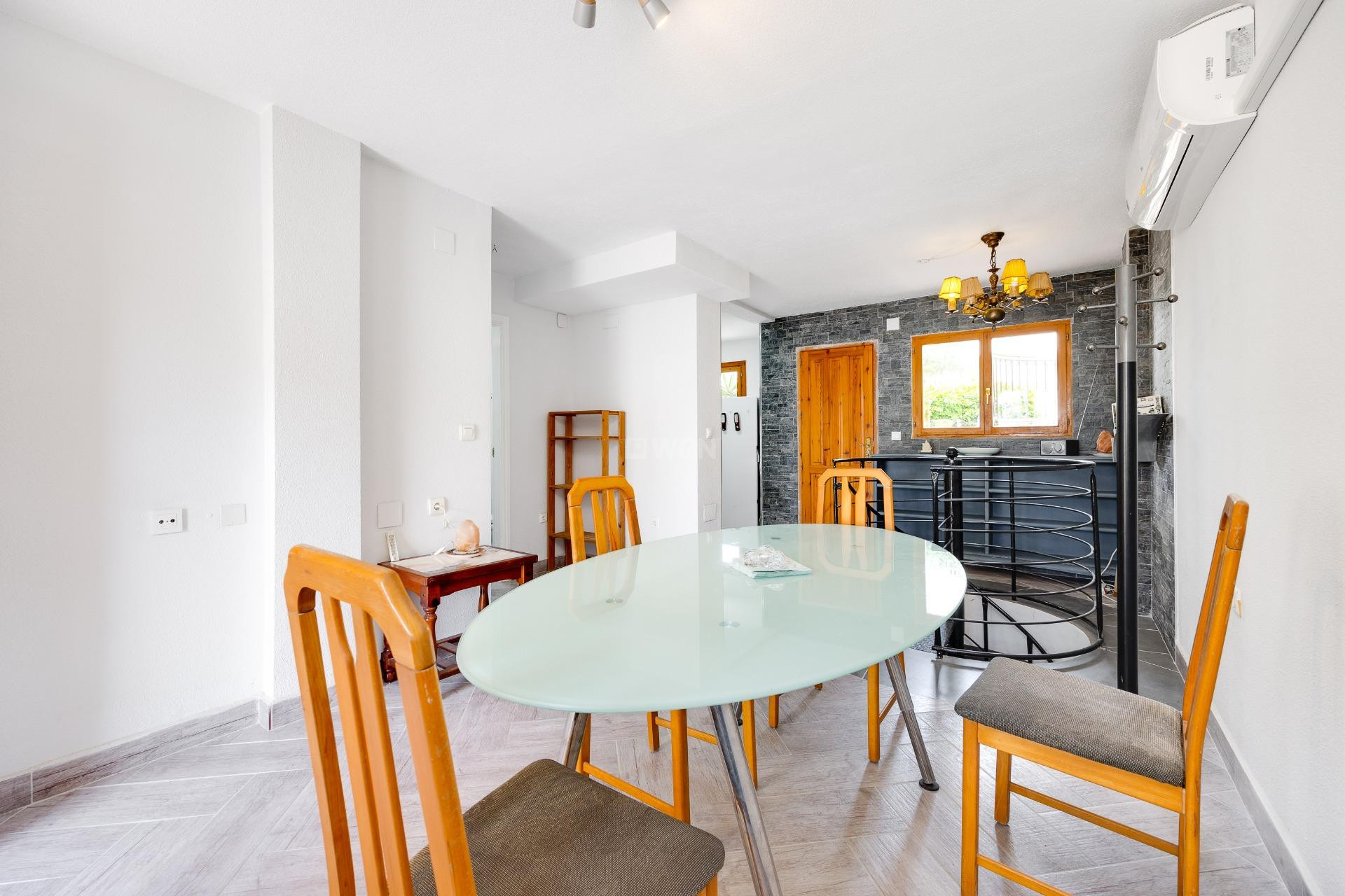 Odsprzedaż - Bungalow - Torrevieja - Torre La Mata