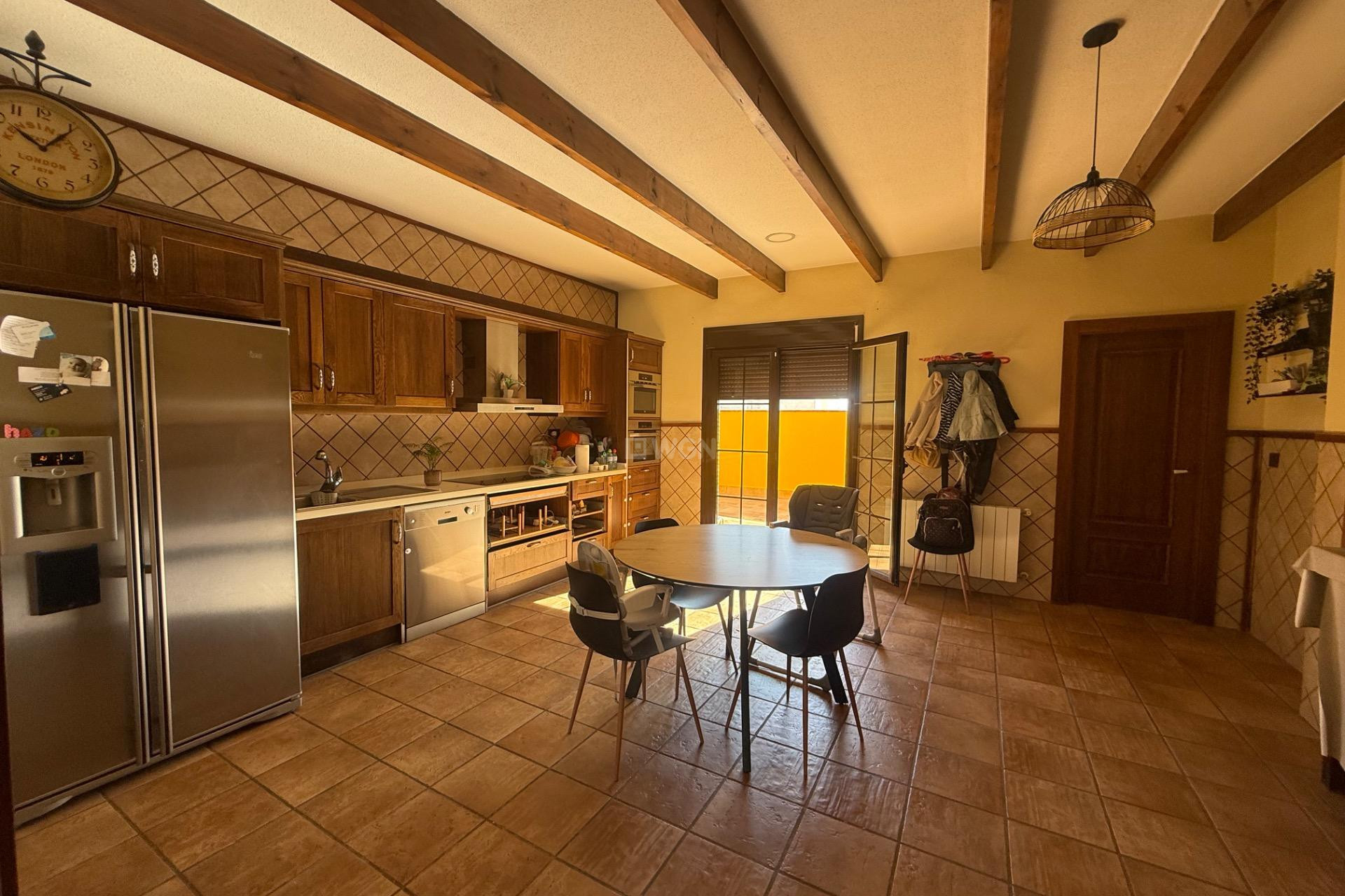 Odsprzedaż - Kamienica - Avileses