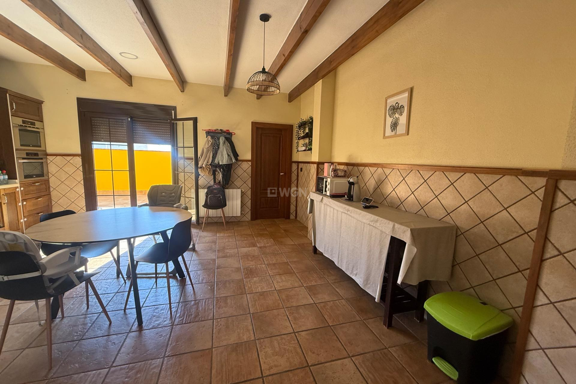 Odsprzedaż - Kamienica - Avileses