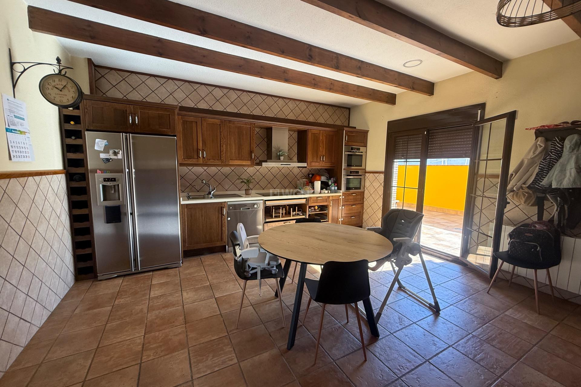 Odsprzedaż - Kamienica - Avileses