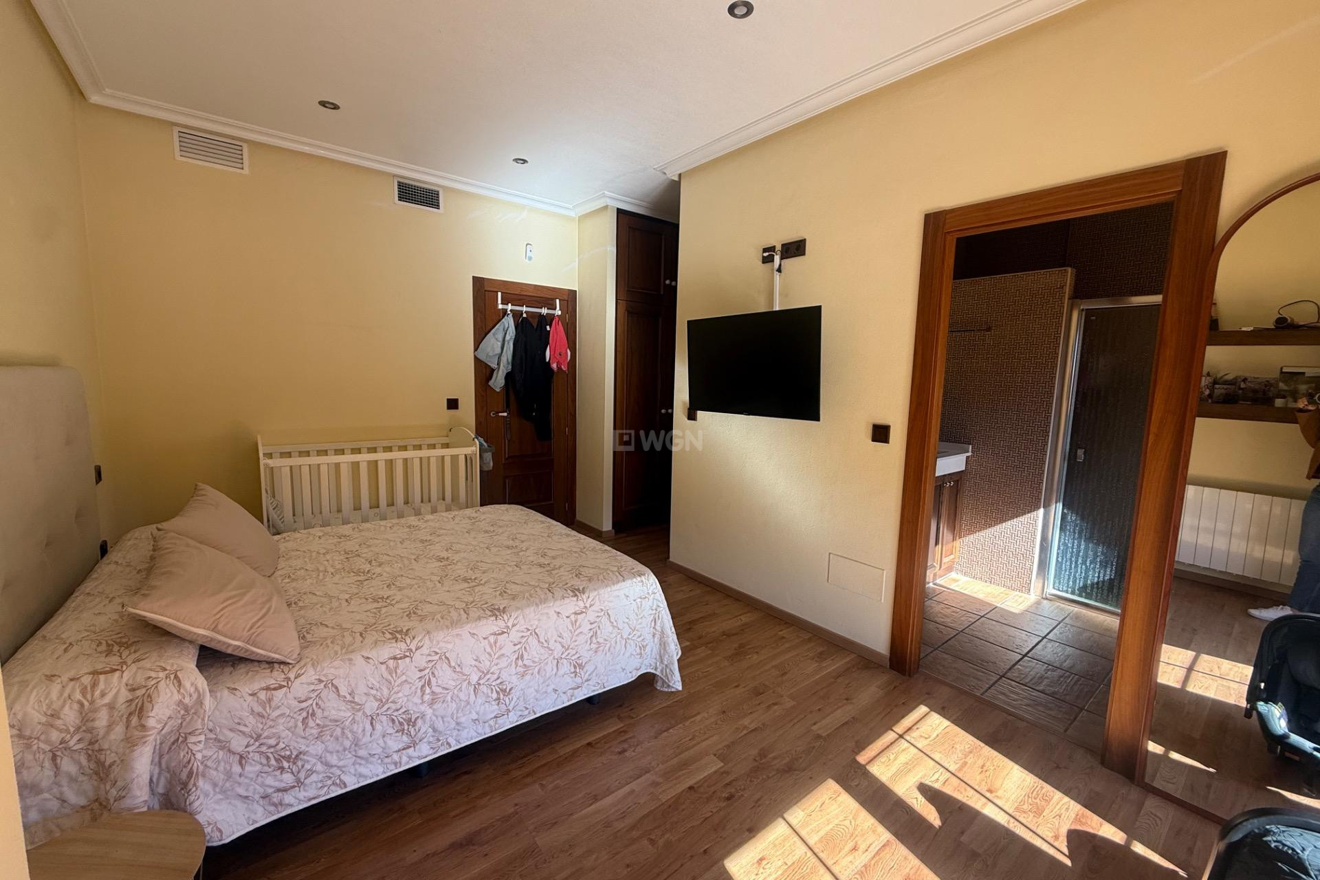 Odsprzedaż - Kamienica - Avileses