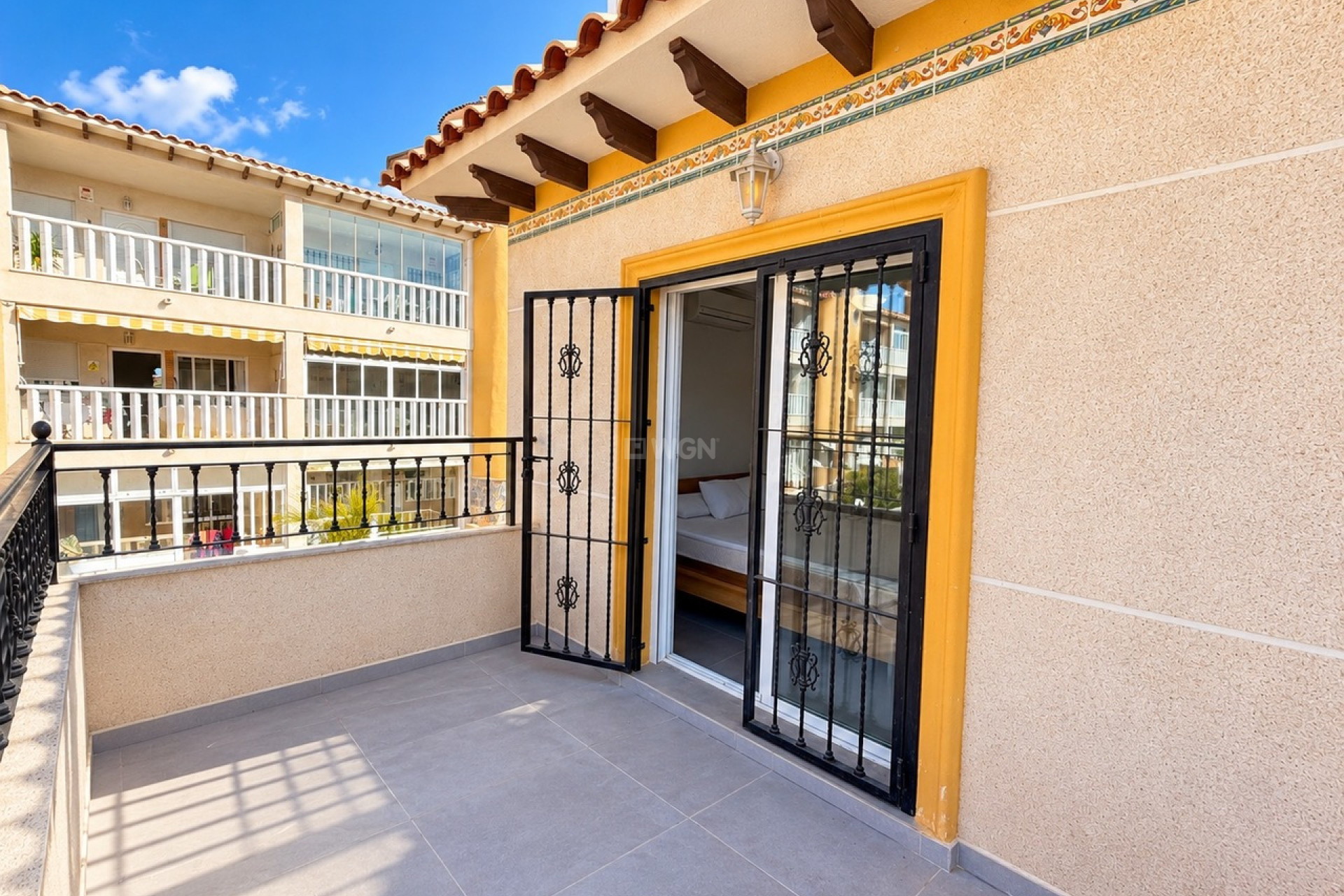 Odsprzedaż - Kamienica - La Zenia - Costa Blanca