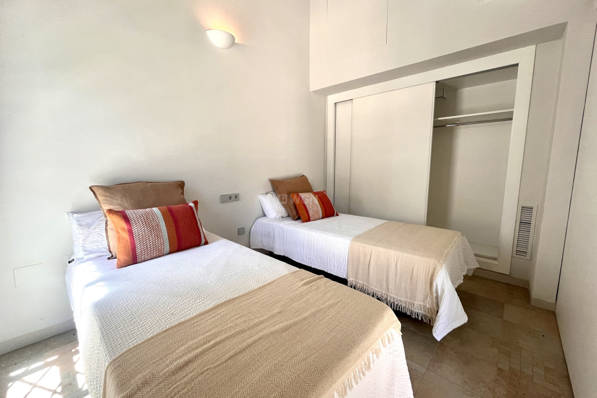 Odsprzedaż - Kamienica - Sucina - Inland