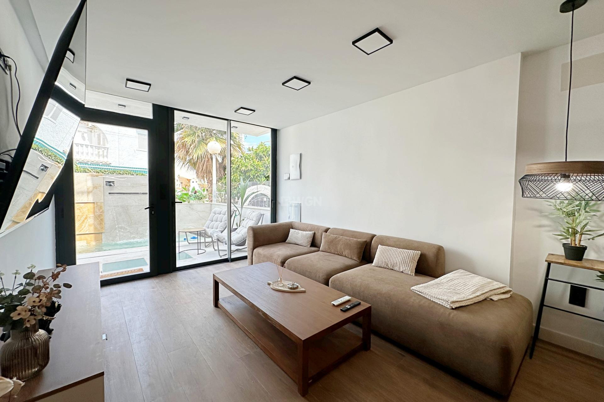 Odsprzedaż - Kamienica - Torrevieja - Calas Blanca