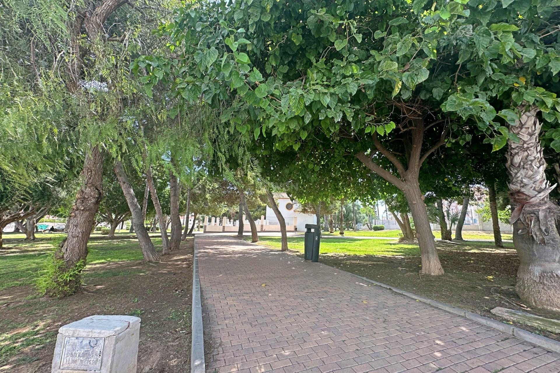 Odsprzedaż - Kamienica - Torrevieja - Calas Blanca