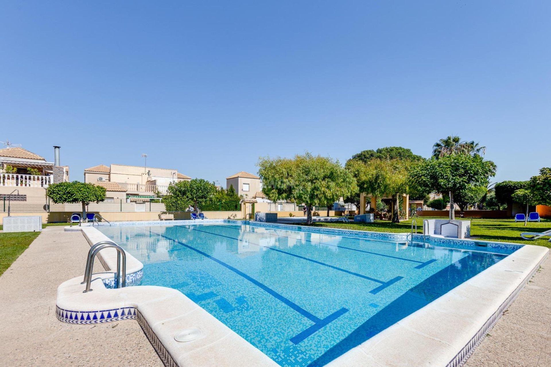 Odsprzedaż - Kamienica - Torrevieja - Carrefour