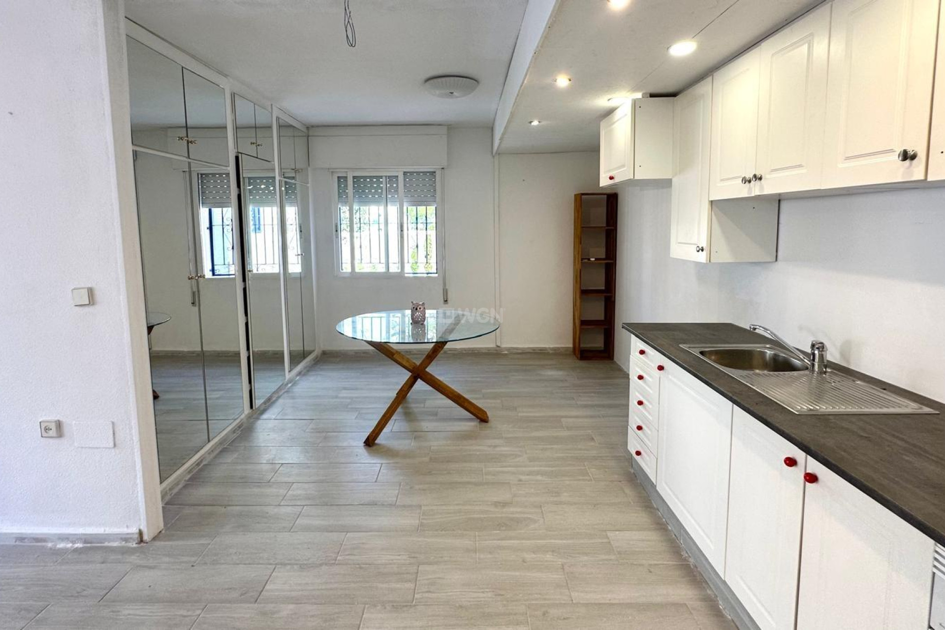 Odsprzedaż - Kamienica - Torrevieja - Carrefour