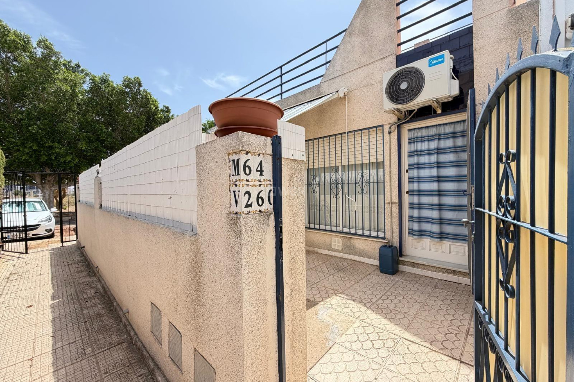 Odsprzedaż - Kamienica - Torrevieja - Carrefour