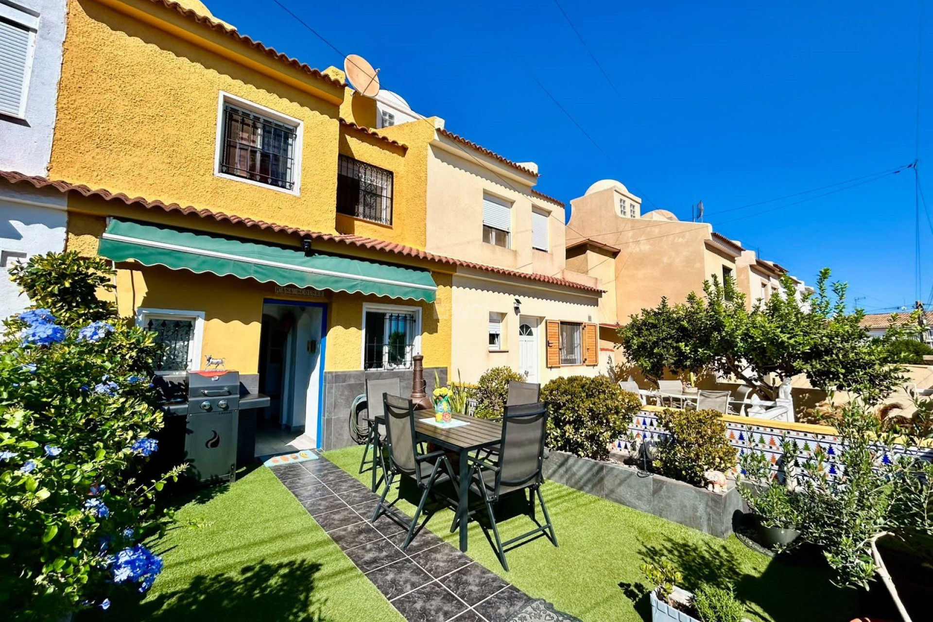 Odsprzedaż - Kamienica - Torrevieja - Costa Blanca
