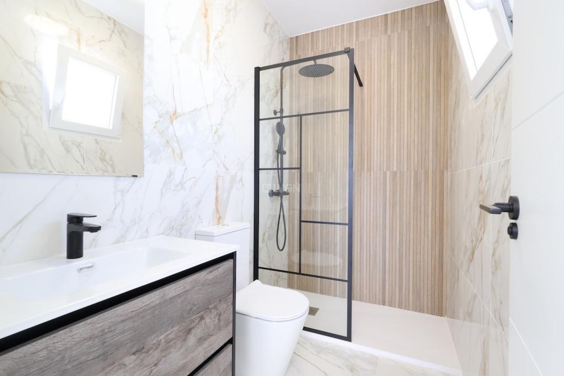 Odsprzedaż - Kamienica - Torrevieja - Costa Blanca