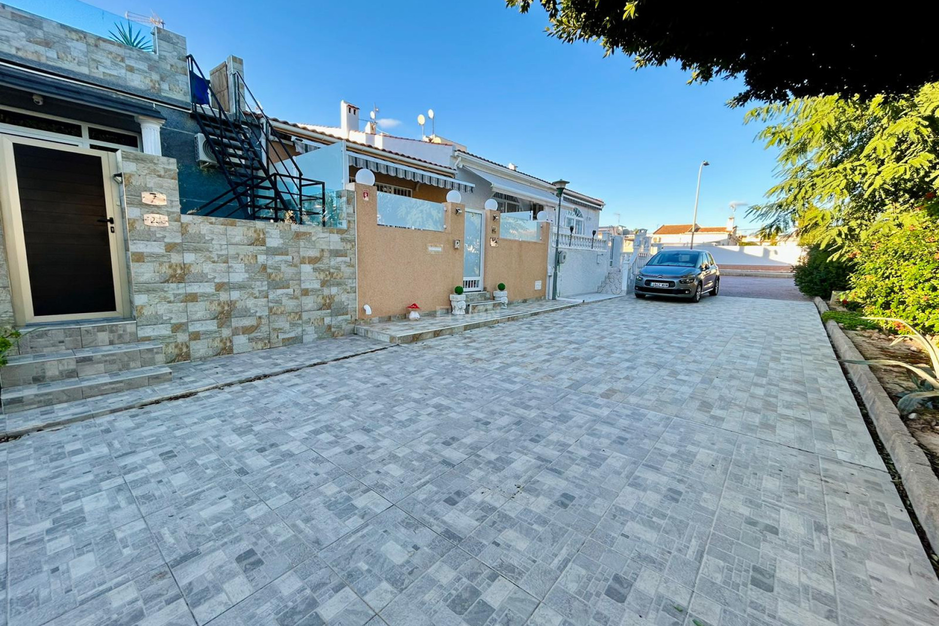 Odsprzedaż - Kamienica - Torrevieja - Costa Blanca