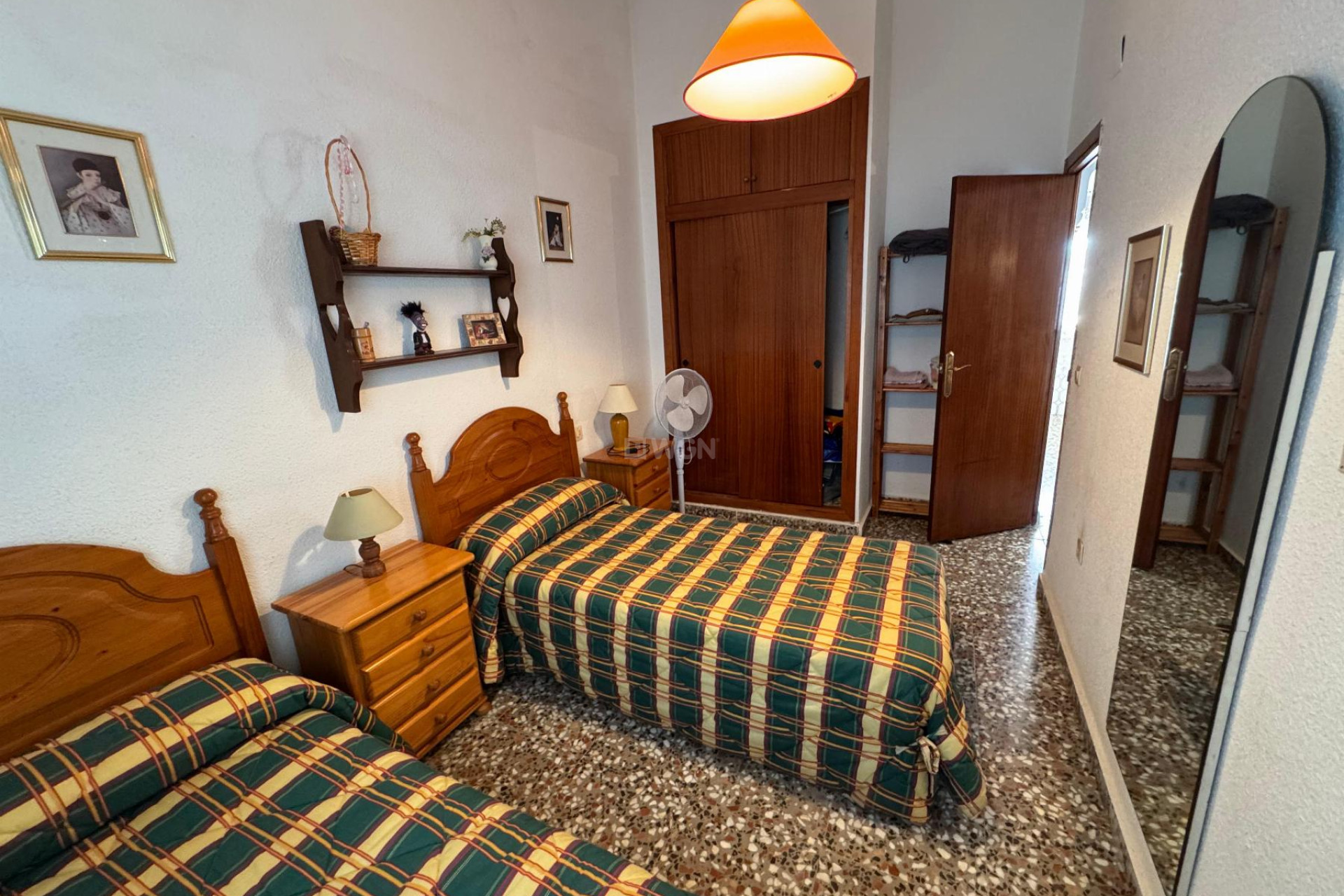 Odsprzedaż - Kamienica - Torrevieja - Costa Blanca