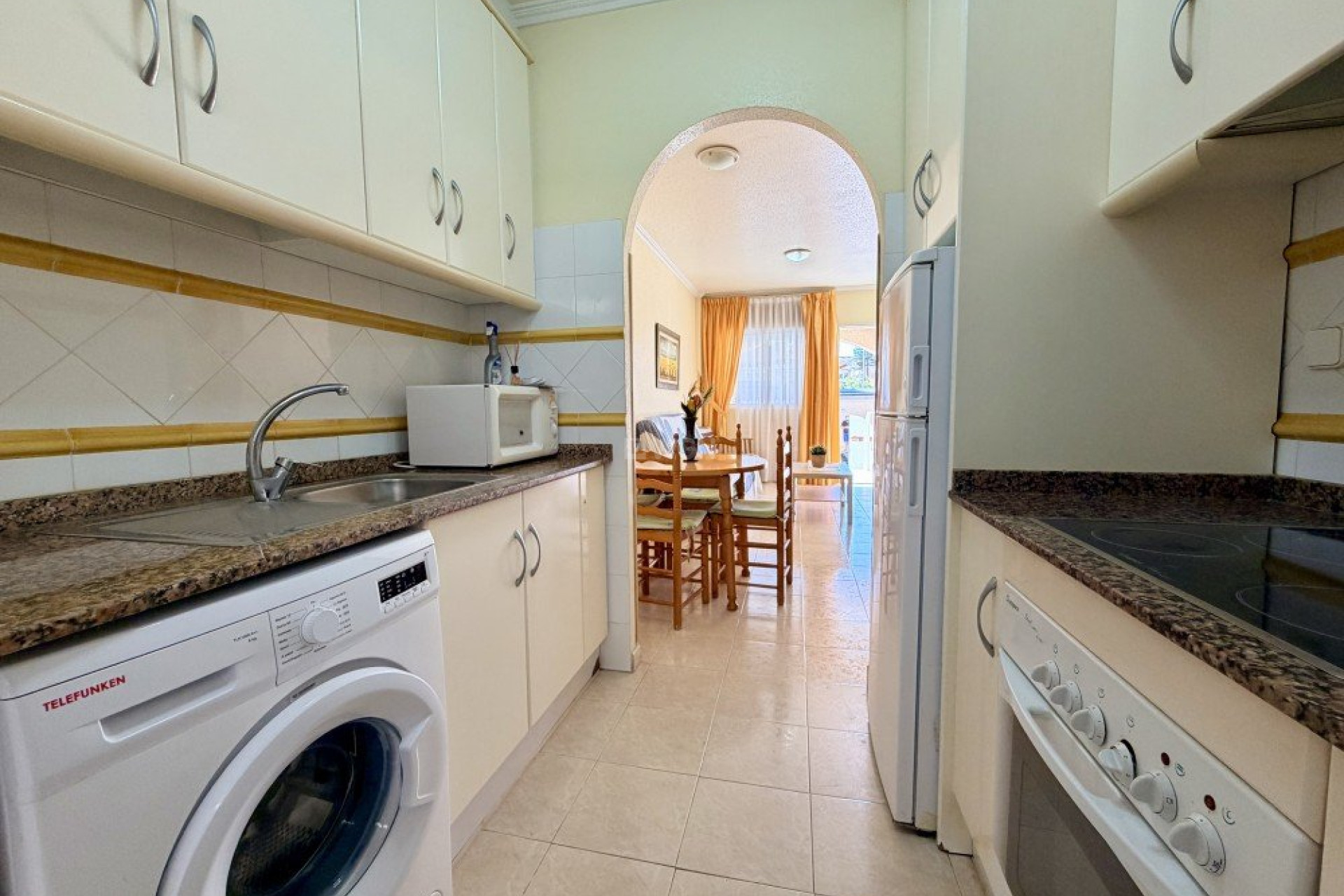 Odsprzedaż - Kamienica - Torrevieja - Costa Blanca