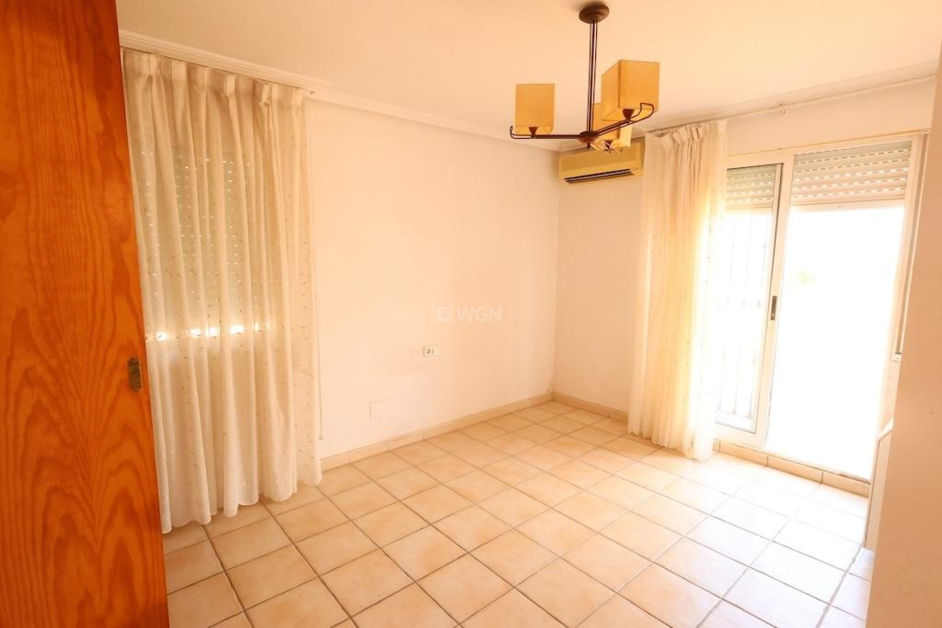 Odsprzedaż - Kamienica - Torrevieja - Costa Blanca