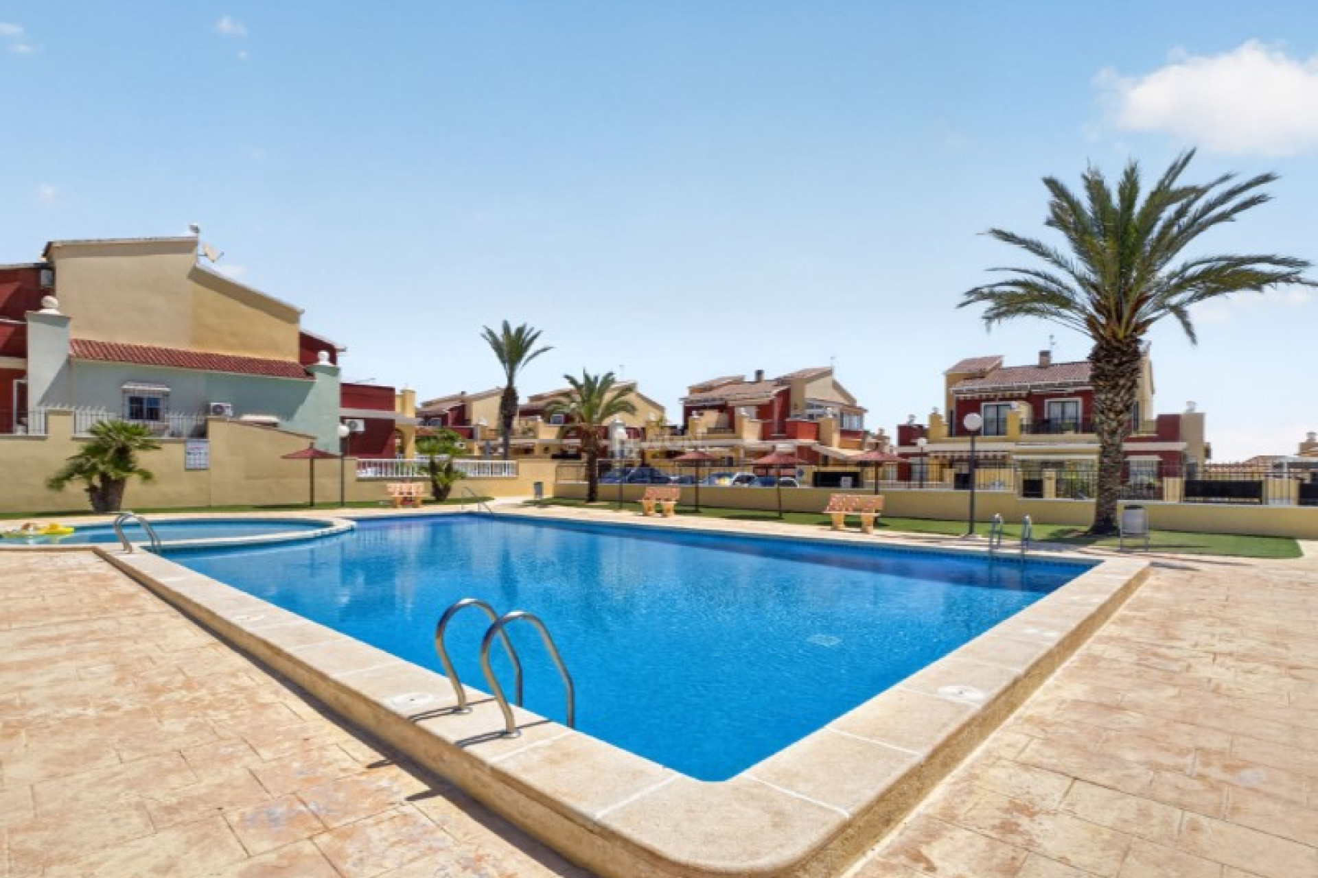 Odsprzedaż - Kamienica - Torrevieja - Costa Blanca