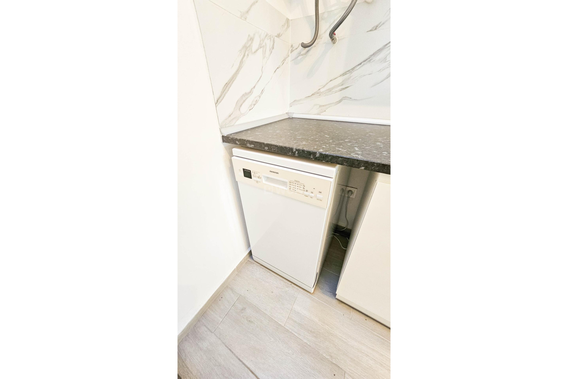 Odsprzedaż - Kamienica - Torrevieja - El Limonar