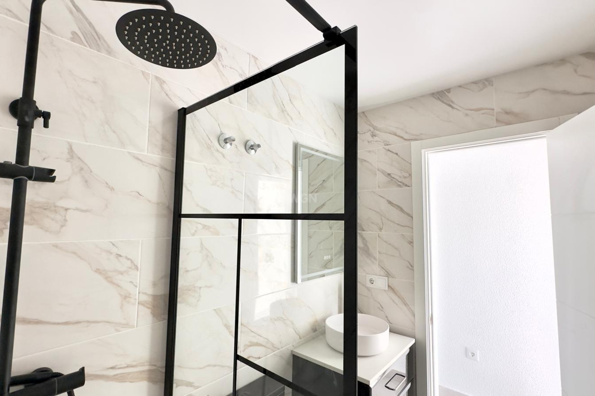 Odsprzedaż - Kamienica - Torrevieja - La Mata