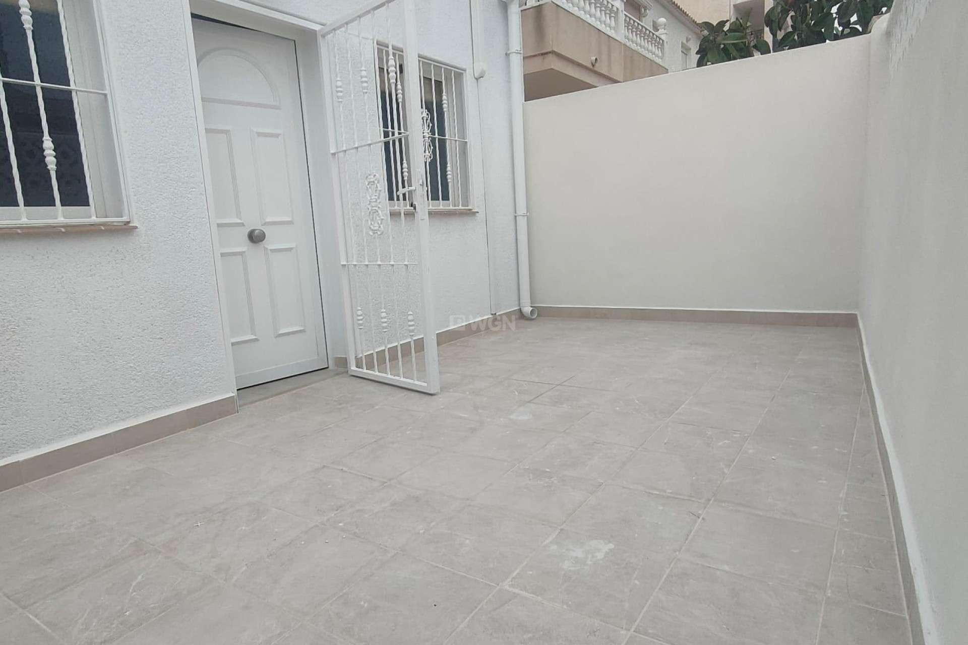 Odsprzedaż - Kamienica - Torrevieja - Sector 25
